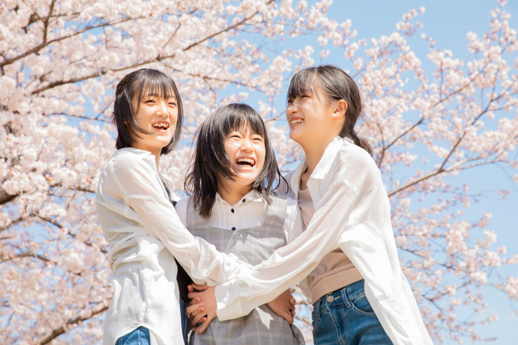 桜と3人の姉妹
